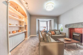 The Old Stamp House Apartment- Three En-suite Bedrooms Central Village Location
